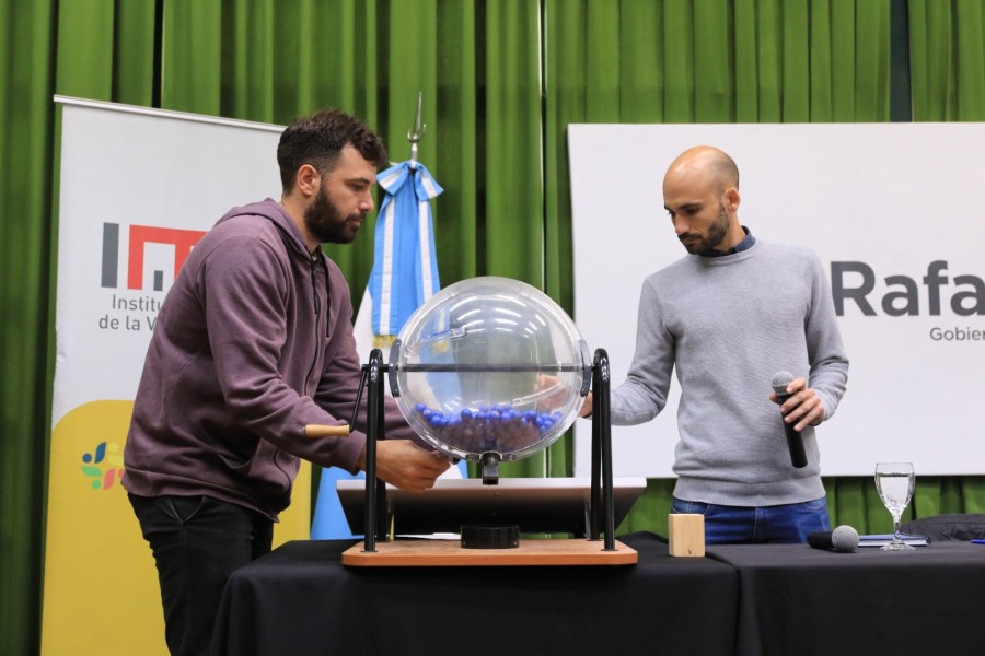 Los objetivos de Construir Hogar son facilitar el financiamiento de materiales de construcción para un núcleo habitacional ampliable.