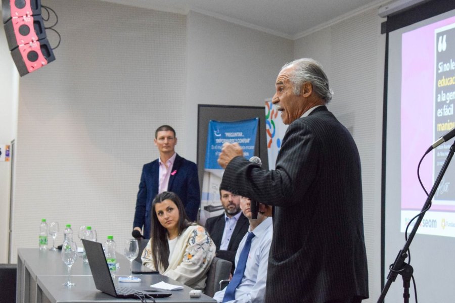 ENCUENTRO. Más de cien personas estuvieron presentes en la disertación del Dr. Martín Araujo, ginecólogo y obstetra.