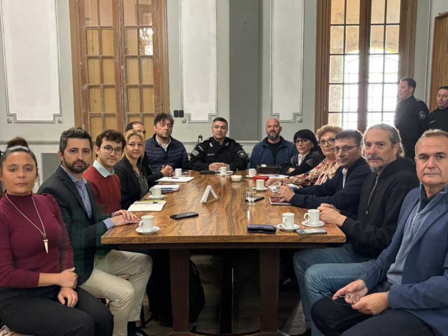 REUNION. Concejales y autoridades policiales mantuvieron hoy un encuentro en la Unidad Regional V.