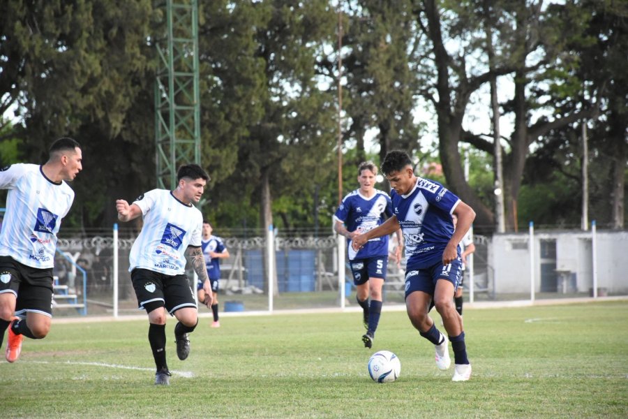 AHORA EN CASA. El Lobo tuvo un buen debut en la fecha 1 de visitante.