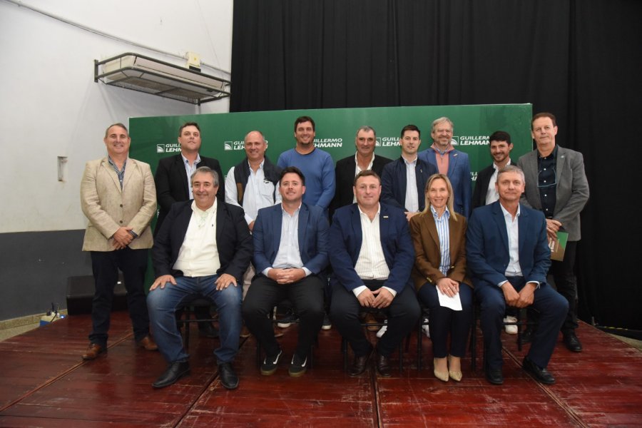 Los integrantes de la Comisión Directiva de Cooperativa Lehmann en la Asamblea realizada en Pilar.