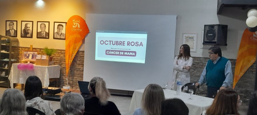 Los tocoginecólogos durante su exposición.