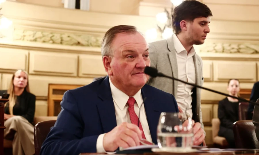 Felipe Michlig en su banca.