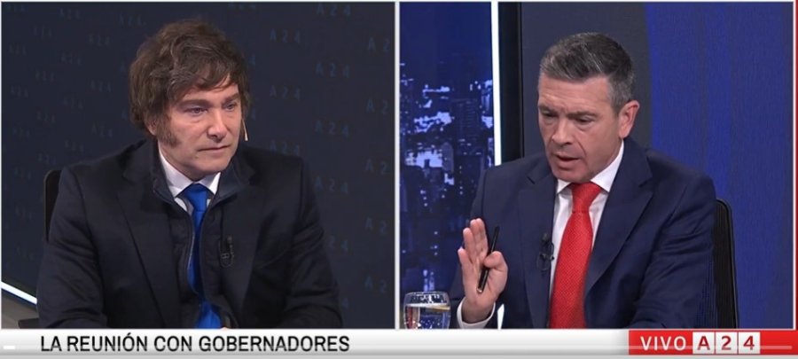 El presidente Javier Milei durante la entrevista con Pablo Rossi en A24.