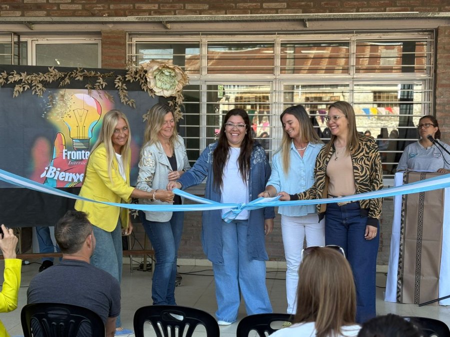 Corte de cintas, tradicional ceremonia para habilitar la realización.