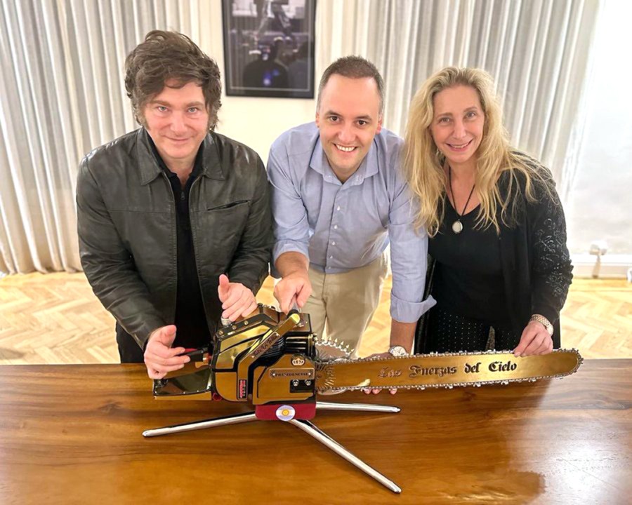 EL NUEVO GABINETE. Javier Milei, Manuel Adorni y Karina Milei.