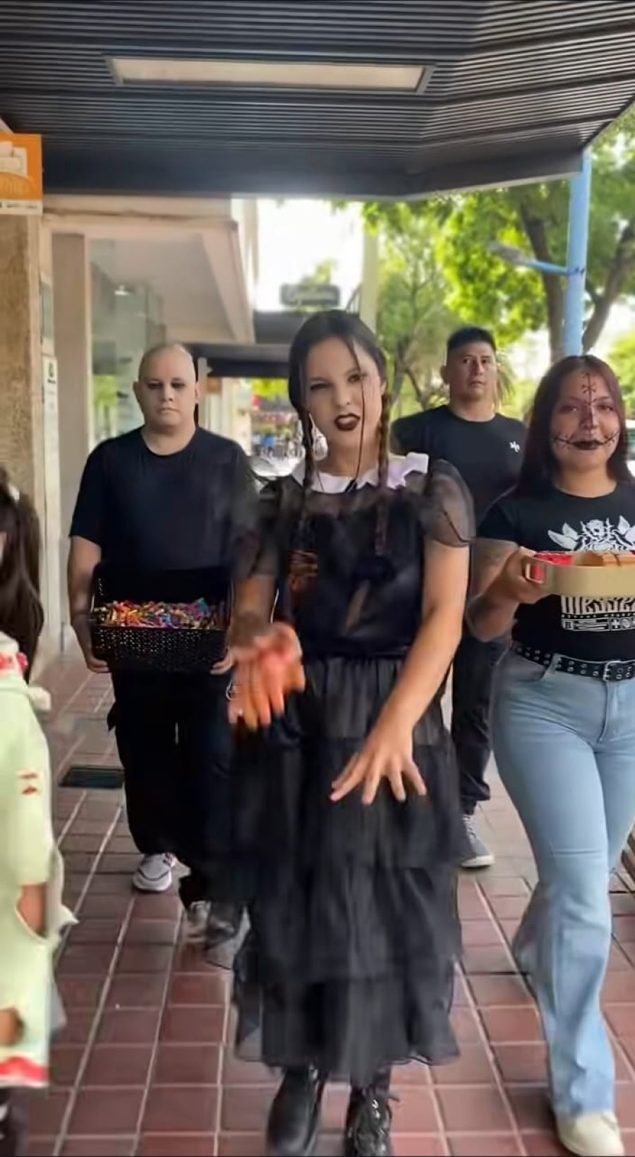 Locales decorados, ni&ntilde;os disfrazados y fiestas tem&aacute;ticas marcan c&oacute;mo una celebraci&oacute;n extranjera se instala en la vida urbana rafaelina