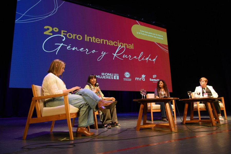 El Foro incluyó tres paneles centrales que abordaron experiencias locales, regionales e institucionales de trabajo con perspectiva de género.
