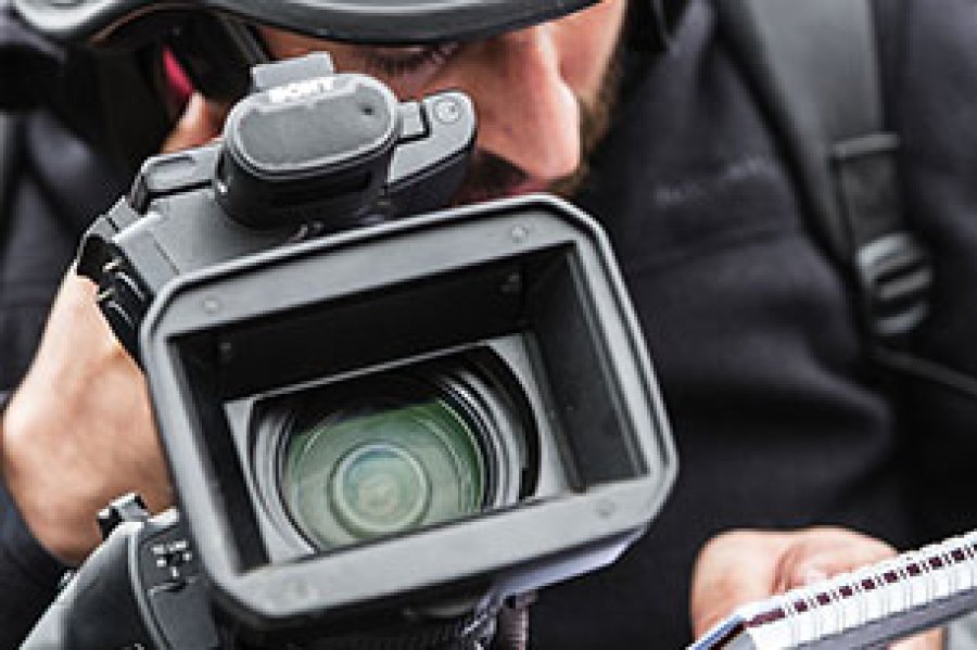 Lema 2025: violencia de género facilitada por la IA contra las mujeres periodistas.