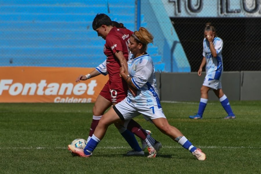 DE LOCAL NO PUDO. El partido se disput&oacute; en el Monumental.