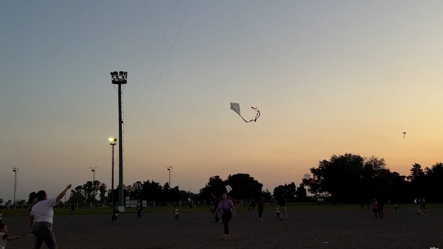 Las familias disfrutaron a pleno la propuesta al aire libre.