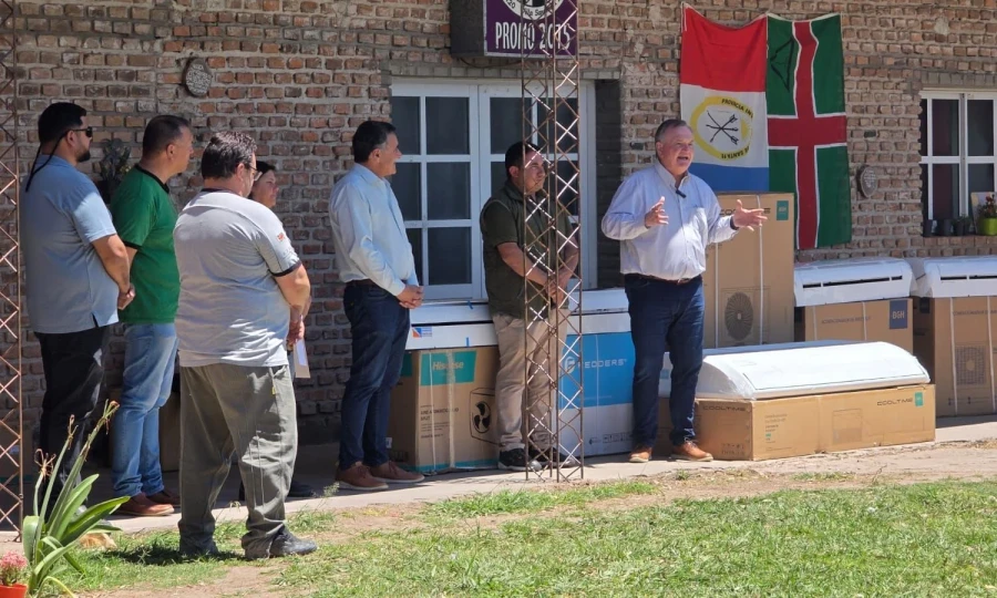 Un instante del acto en Villa Saralegui.