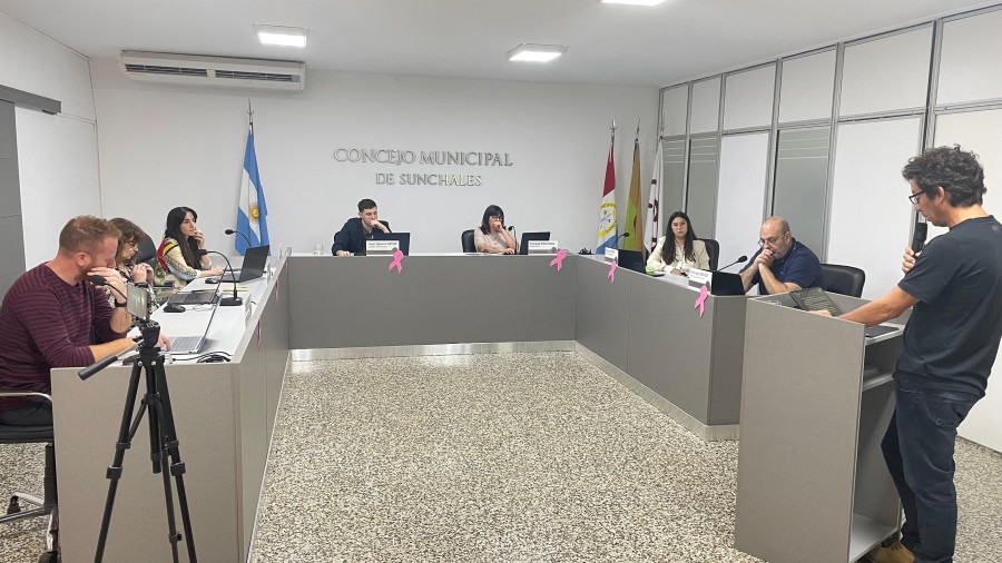 luis Zamateo informando al Cuerpo Legislativo.