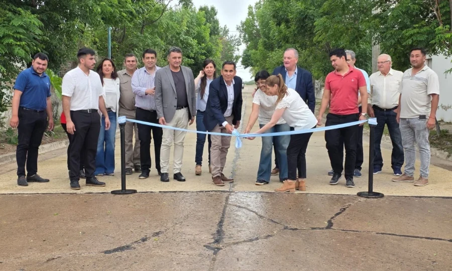 Inauguración del pavimento, uno de los hitos de la jornada.