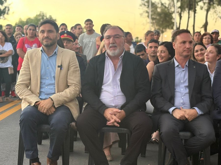 Macimiliano Pullaro, Oscar Martínez y Lisandro Enrico presidiendo la ceremonia.