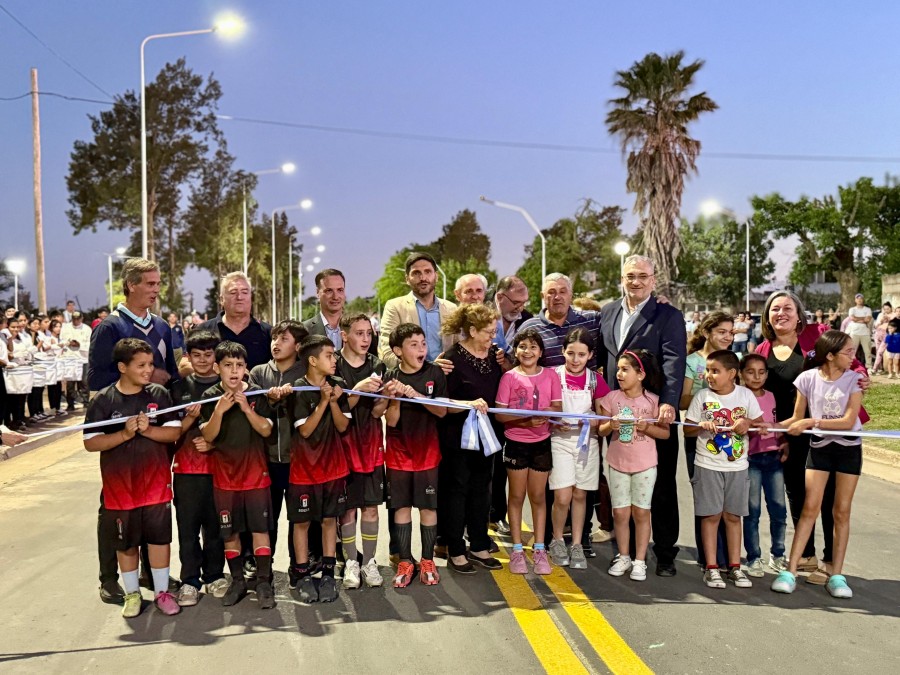 Tradicional ceremonia de corte de cintas.