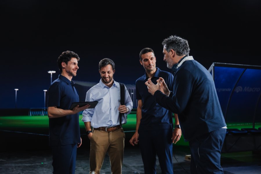 “Valemos Mucho”, una frase que representa la Argentina que queremos, con Lionel Scaloni y Pablo Aimar como protagonistas.