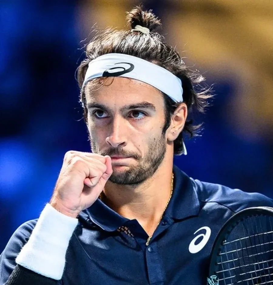 Musetti avanza a semifinales en el ATP de Atenas y sueña con jugar las ATP Finals.