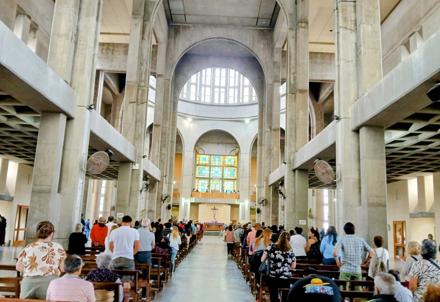 MISA. La nave central durante la celebración religiosa en la tarde del sábado.