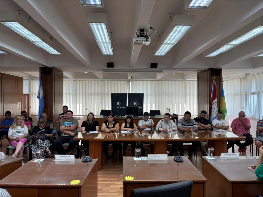 El mes pasado, concejales y remiseros se reunieron para buscar acuerdos en torno a la ordenanza que regula el servicio.
