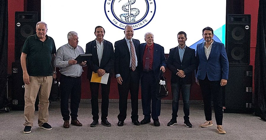 los doctores Norberto Brusa, Jorge Bertram, Daniel Marfortt, Paul Schvarzstein y Mario Golocovsky, junto al Intendente de Rafaela, Leonardo Viotti y el Dr. Diego Sackr.