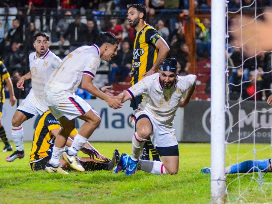 CONTUNDENTE. El equipo de Pergamino sorprendió por su goleada.