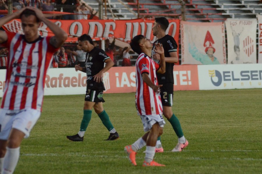 UNA QUE NO SE DIO. El extremo lamentando una de las que falló. Después tuvo revancha.
