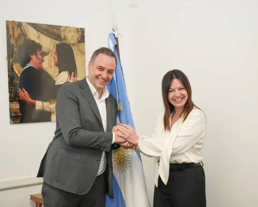 Manuel Adorni se reúne con los ministros.