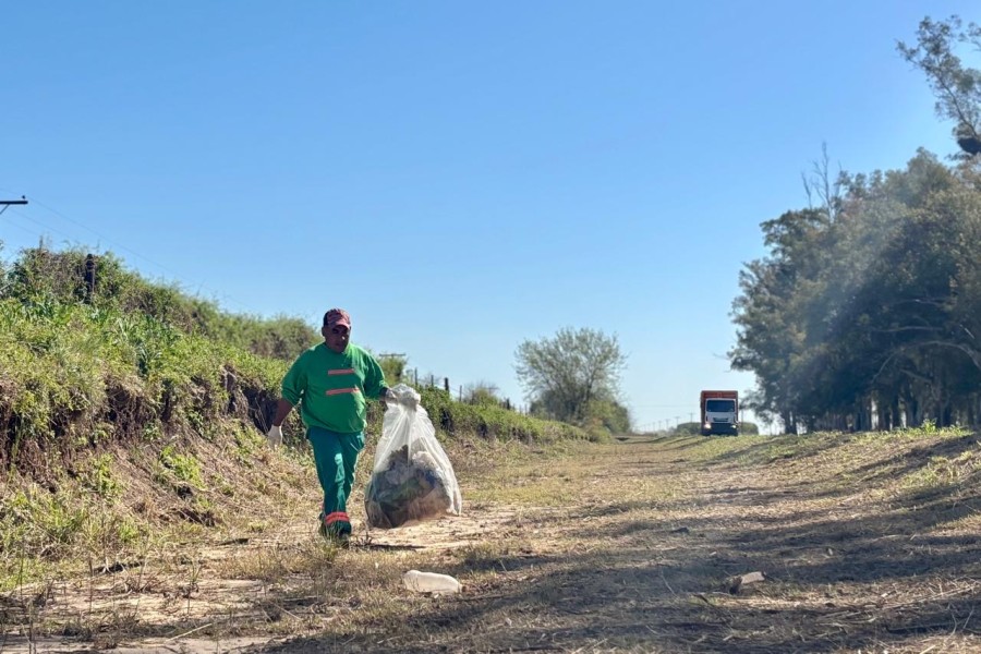 Trabajos de limpieza en diferentes sectores de la ciudad.