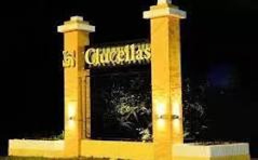 Ingreso a la localidad.