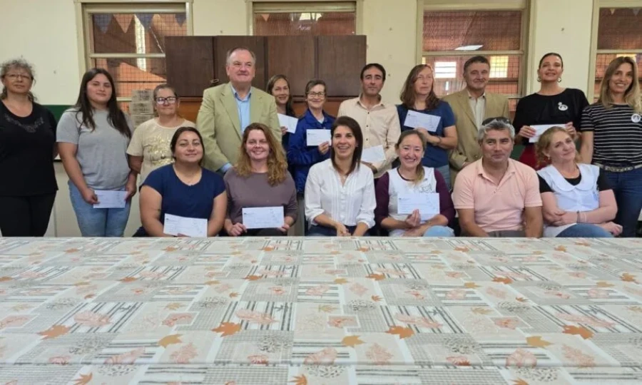 las autoridadees y los beneficiarios.