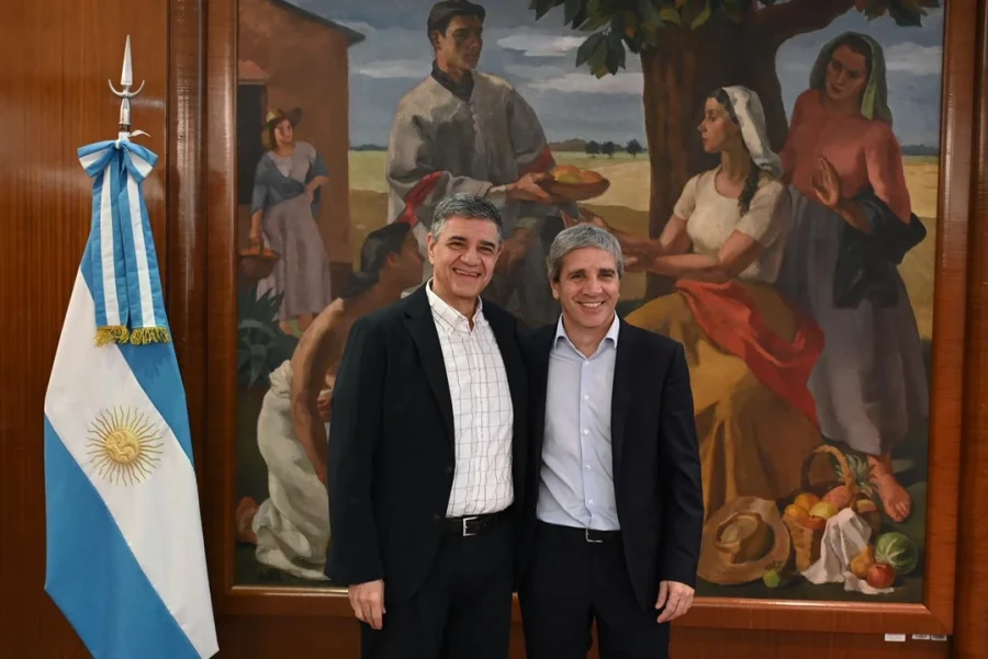 Jorge Macri junto a Luis Caputo en el Palacio de Hacienda.