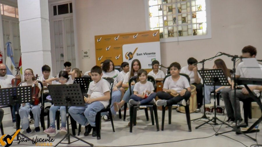 Una de las agrupaciones durante su presentación.