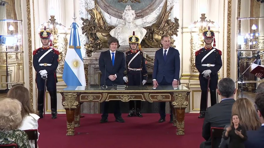 CEREMONIA. Tras jurar como ministro del Interior, Santilli iniciará una gira por el país para reunirse con gobernadores aliados y buscar acuerdos que impulsen las principales reformas del Gobierno.