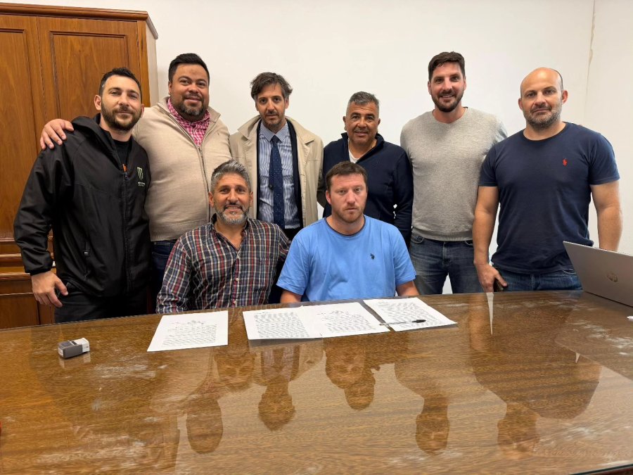 DIRIGENTES DE LA CREMA CON AUTORIDADES DE COCA COLA ANDINA