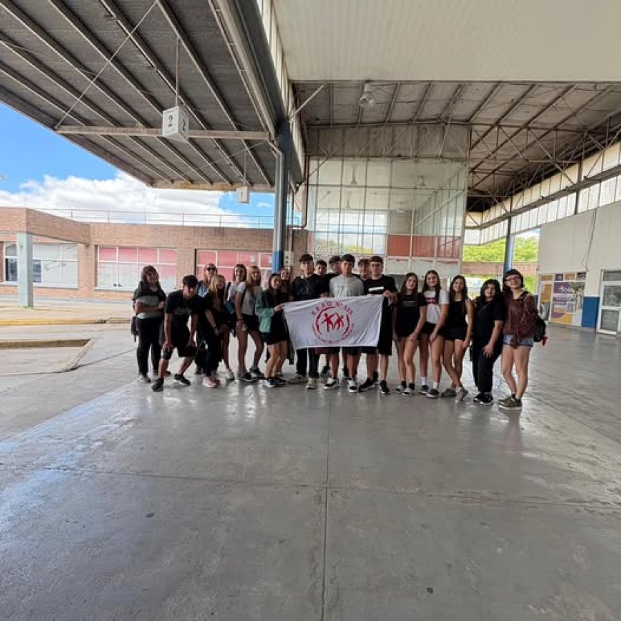 La comitiva que está compitiendo en la ciudad misionera.