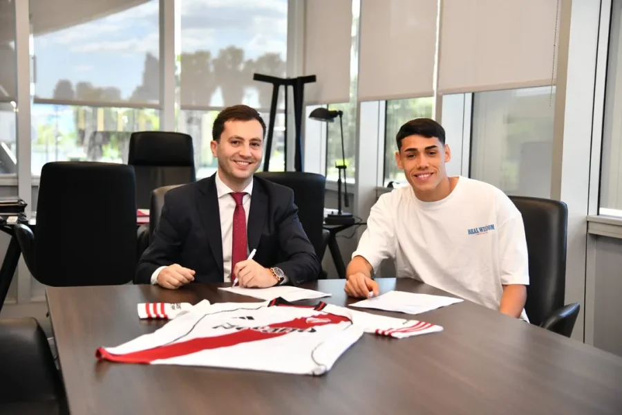 River blindó a Santiago Lencina, una de sus joyas en medio de la crisis futbolística