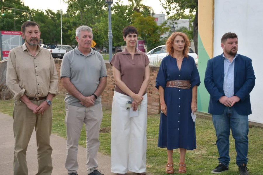 Las autoridades durante la ceremonia.