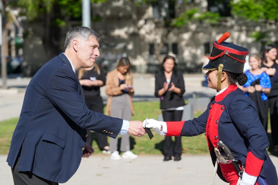 El ministro de Economía, Pablo Olivares, reconoció los valores de los Dragones.