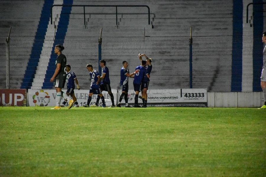 POR MAS GOLES. Bono festejando el tanto de la fecha pasada.