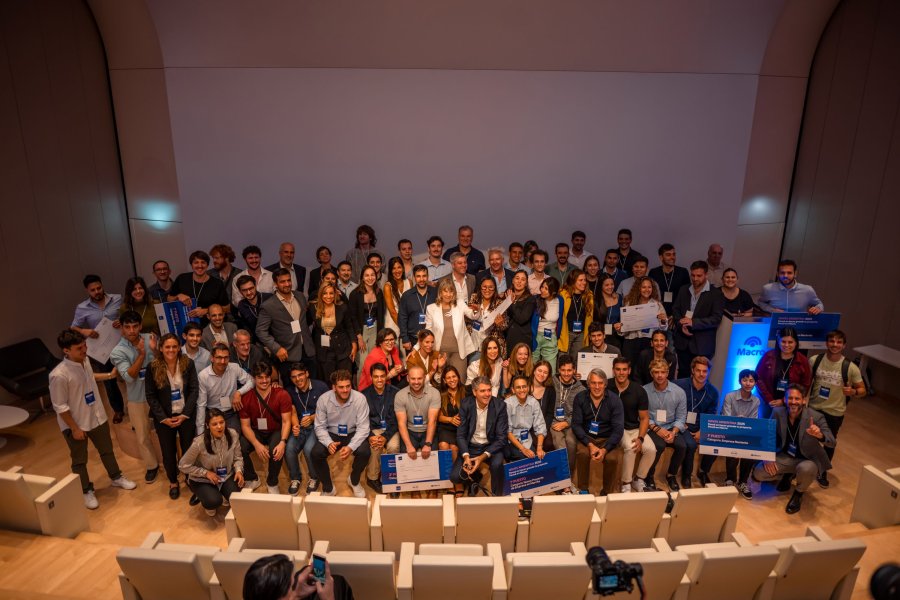 Los ganadores del Programa NAVES Argentina 2025 junto a representantes de Banco Macro y de EmprendeIAE.