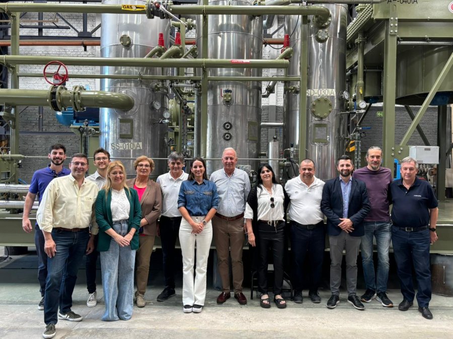 RECORRIDA. Los concejales fueron recibidos por Marcelo Modenesi, director de VMC a mantener un encuentro en la casa central de la firma.