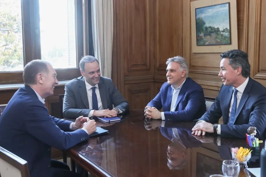 SIGUEN LAS NEGOCIACIONES. Santilli termina la ronda de reuniones con gobernadores y busca sellar el apoyo para aprobar el Presupuesto.