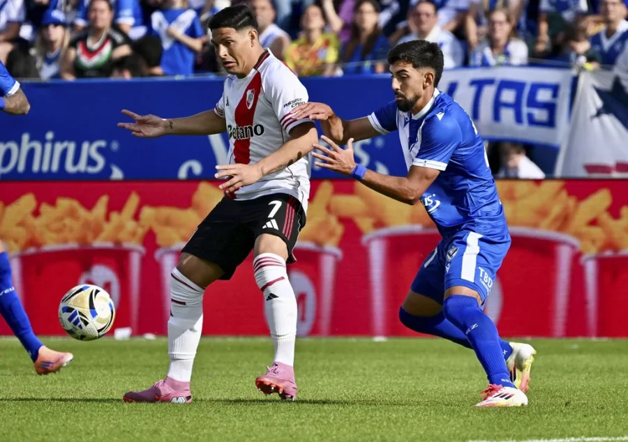 Escena del partido entre Velez Sarsfield y River Plate, en el estadio José Amalfitani por la 16° fecha del Torneo Clausura.