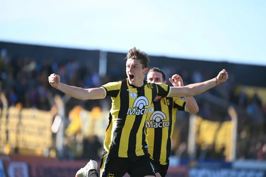 Deportivo Madryn eliminó al Deportivo Morón con mucha polémica.