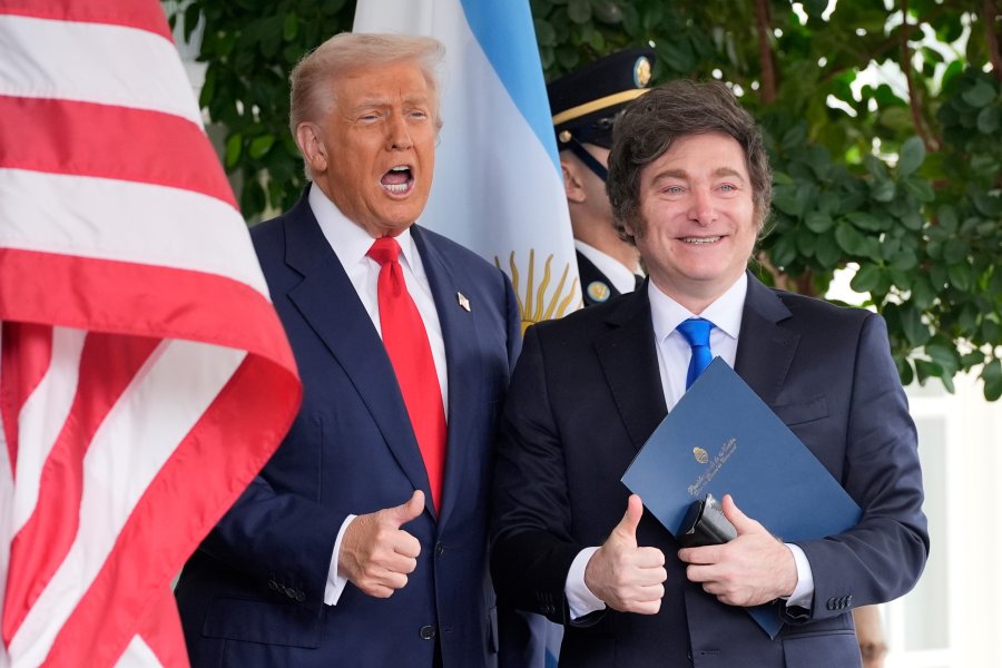 Javier Milei junto a Donald Trump en la Casa Blanca.
