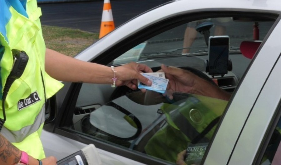 Quienes son detectados con este tipo de documentos falsos se exponen a una causa penal por uso de documento público falso.