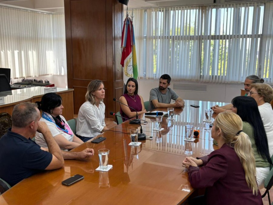 El Concejo Municipal efectu&oacute; un reconocimiento a Mar&iacute;a Emilia Salerni durante una reuni&oacute;n en la sala de sesiones. (PRENSA CONCEJO)