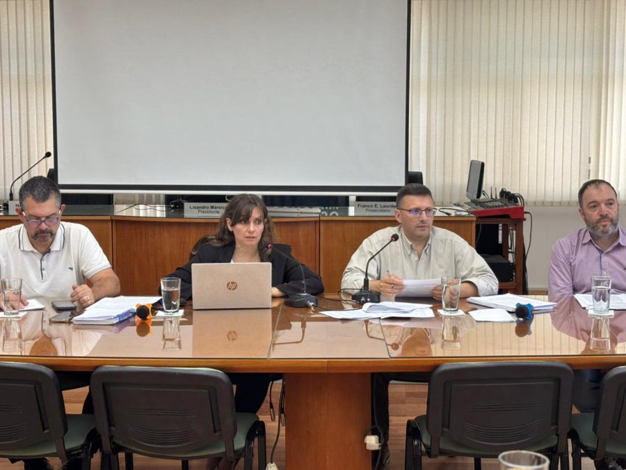 Germán Bottero, Silvina Bravino, Lisandro Mársico y Gustavo Fino durante el análisis del proyecto de ordenanza Tributaria.