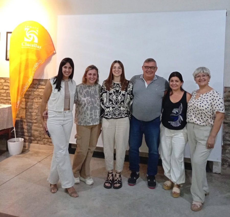 Disertantes junto al titular comunal.